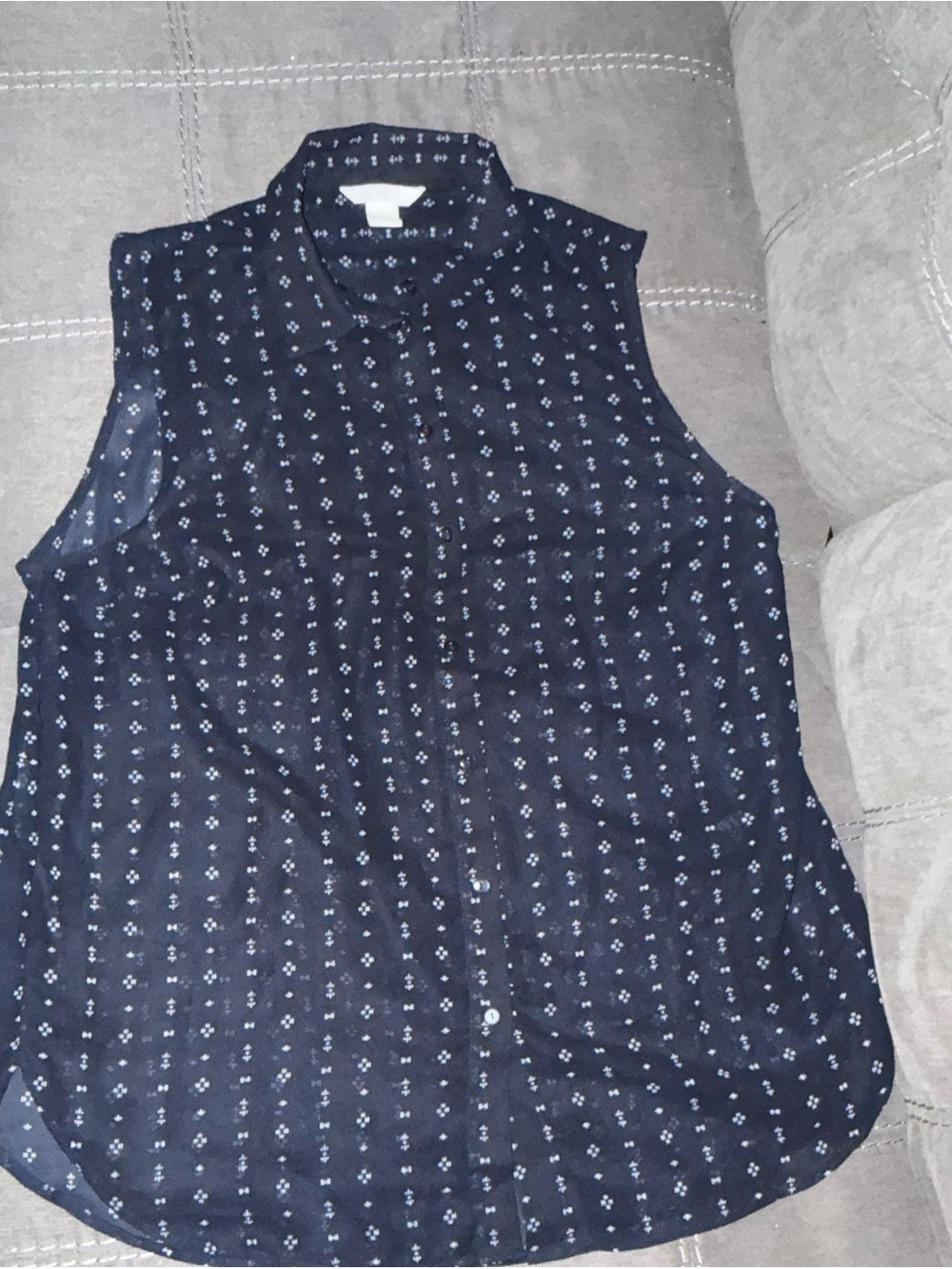 H&M Navy Sleeveless Button-Down Floral Print Top